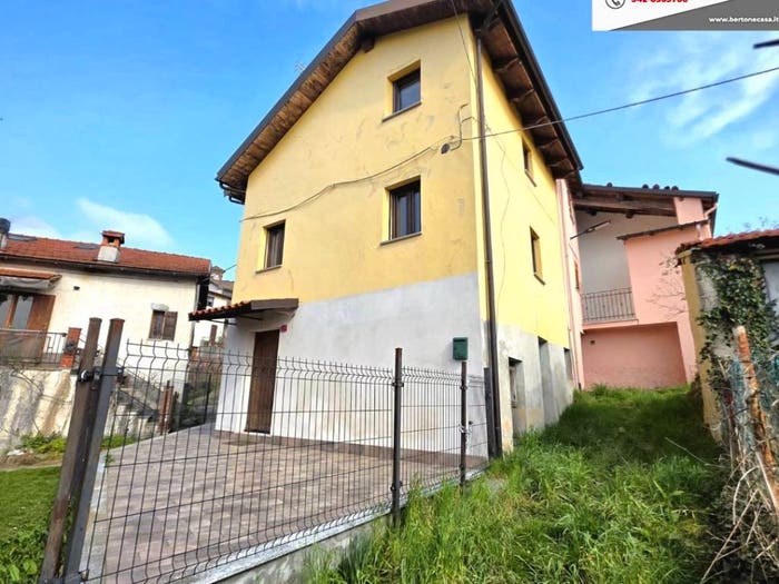 Casa quadrilocale in vendita in Via Aprile, Mallare