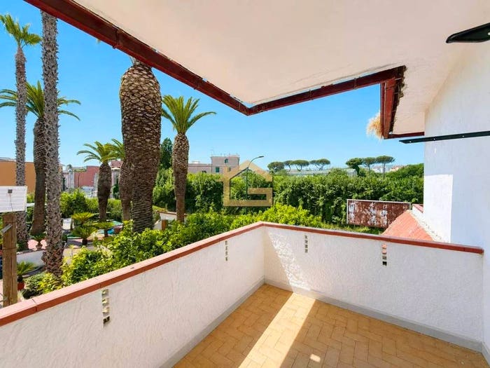 Casa con 5 locali in vendita in Via Provinciale Santa Maria a Cubito, Piscinola, Napoli