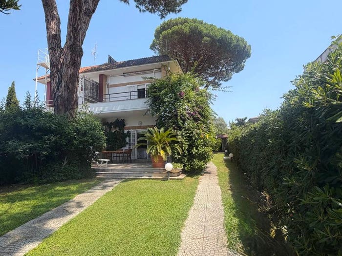 Casa quadrilocale in vendita in Viale del Pesco, Villaggio Giornalisti Poggio, Anzio