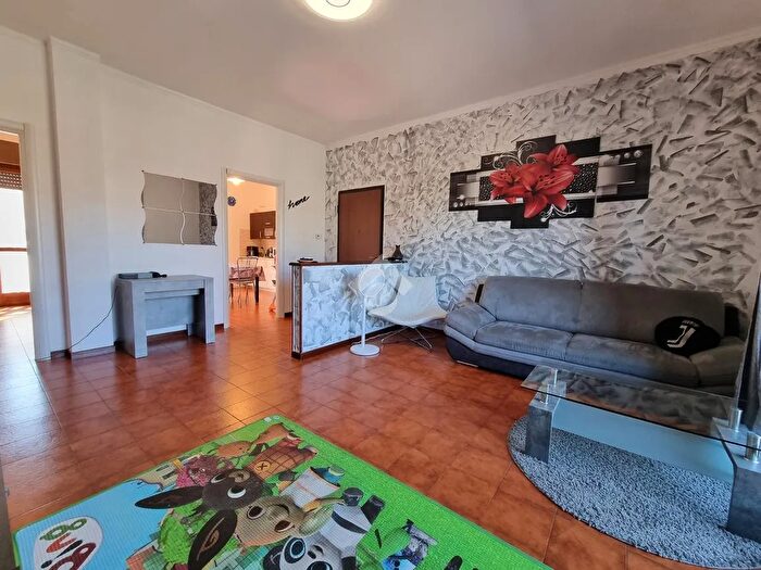 Appartamento quadrilocale in vendita in Via F Gioia, Borgo Virgilio