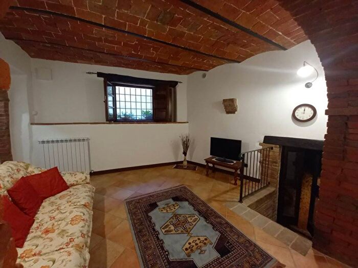 Appartamento trilocale in vendita in Viale Roma, Centro, Paciano