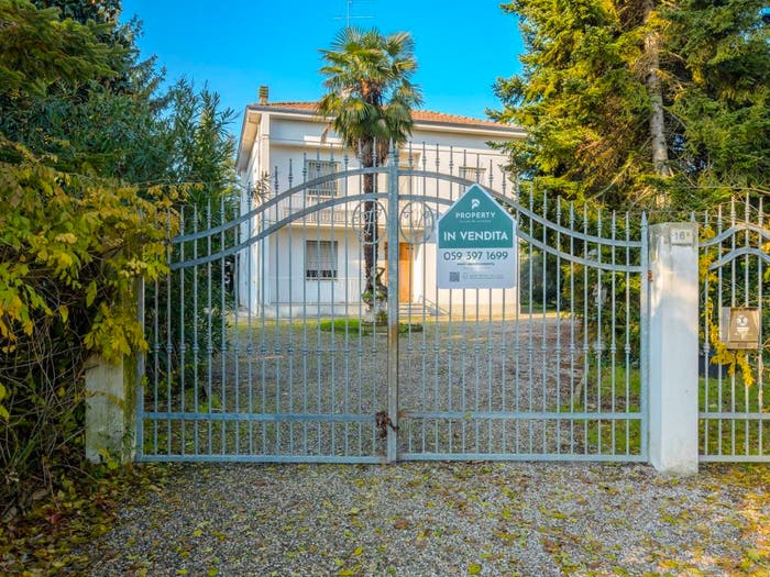 Casa con 6 locali in vendita in Strada Statale di Correggio, Santa Croce, Carpi