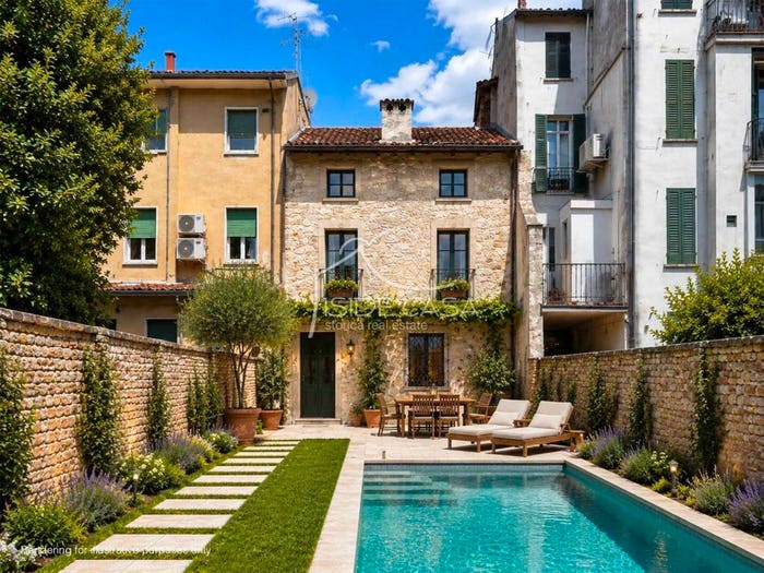 Casa quadrilocale in vendita in Via Grioli, Centro, Mantova