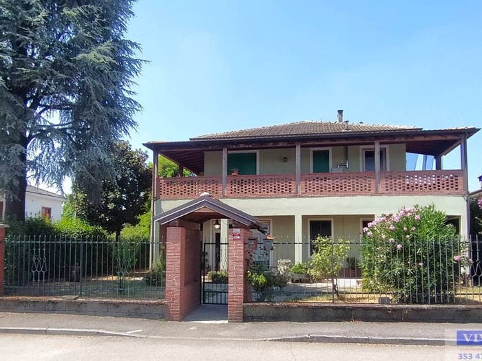 Casa con 6 locali in vendita in Via Giuseppe Garibaldi, Centro, Livraga