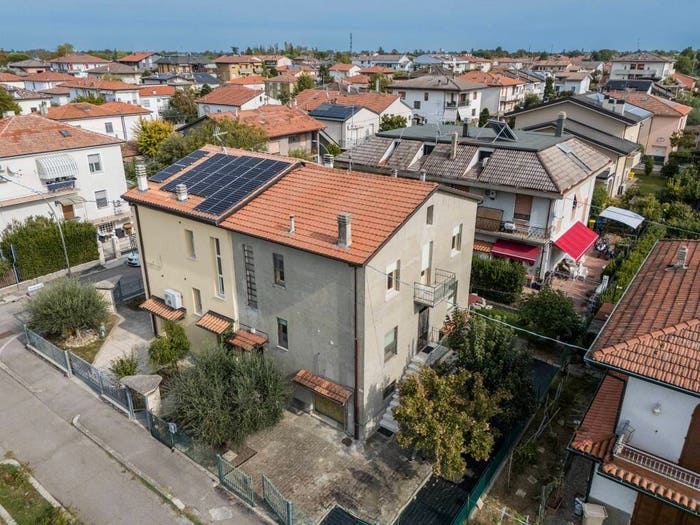 Casa con 6 locali in vendita in Via Luciano Montaspro, Ronco, Forlì
