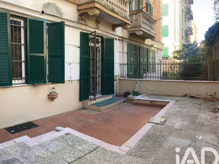 Appartamento con 6 locali in vendita in Via Sant'alberto, Sestri Ponente, Genova