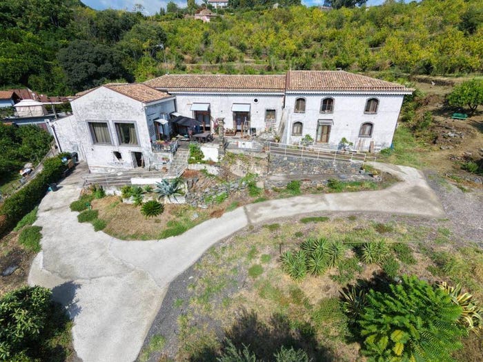 Casa con 6 locali in vendita in via zinghirino, Giarre
