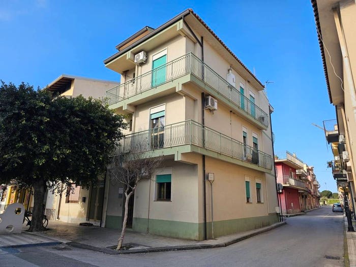 Appartamento trilocale in vendita in Via Gaspare Amodeo, Oliveri