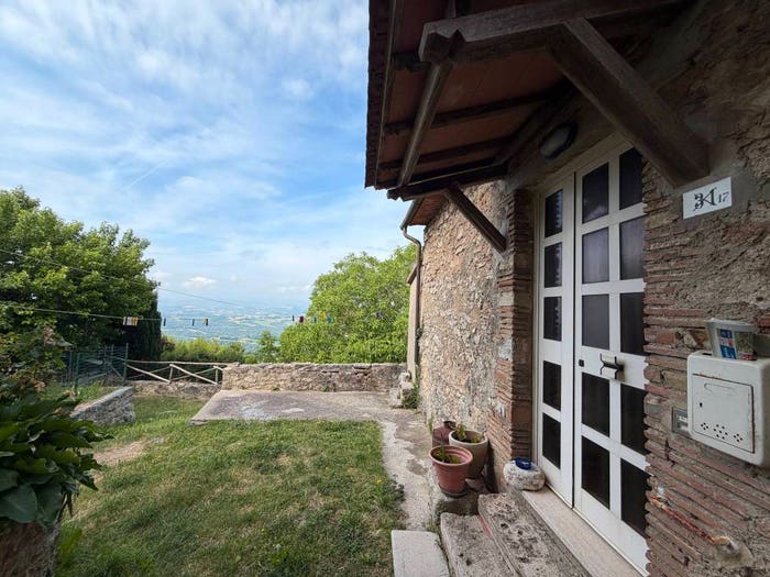 Casa quadrilocale in vendita in Piazza Umberto I, Grutti, Gualdo Cattaneo