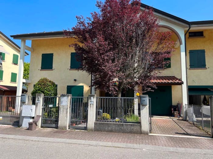 Casa quadrilocale in vendita in Via Nilde Iotti, Correggio
