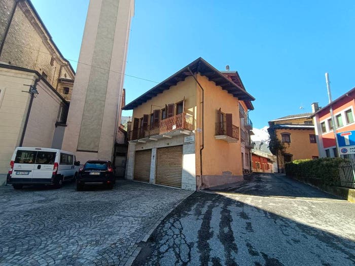 Appartamento quadrilocale in vendita in Via Don Antonio Fresia, Centro, Valdieri