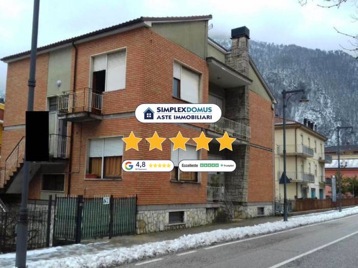 Appartamento con 5 locali in vendita in via Dante Alighieri, Centro, Piobbico