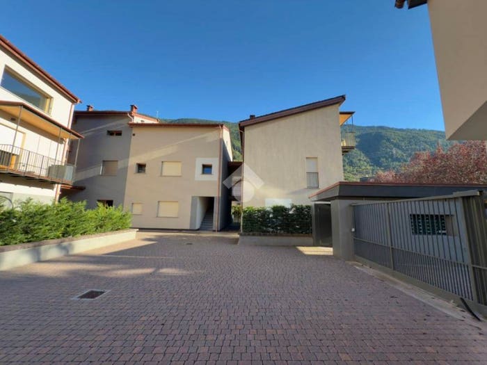 Appartamento trilocale in vendita in Via della Repubblica, Centro, Tirano