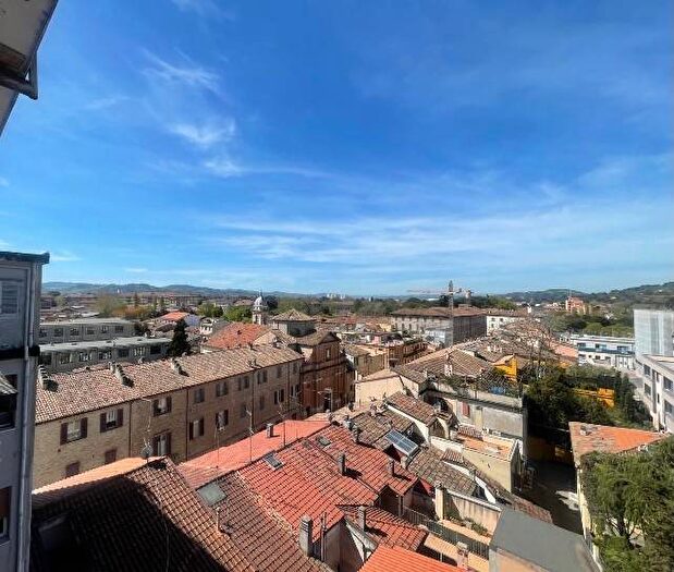 Appartamento quadrilocale in vendita in Via Camillo Benso di Cavour, Centro Storico, Pesaro