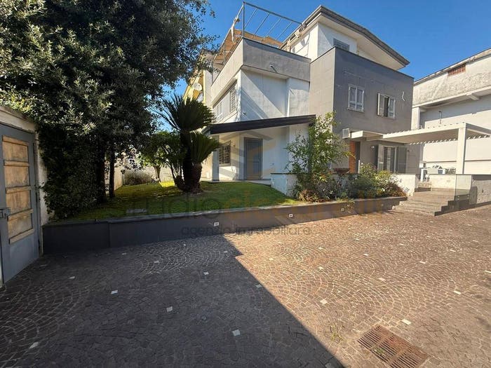 Casa con 6 locali in vendita in Via Girolamo Campagna, Madonna delle Grazie, Giugliano in Campania