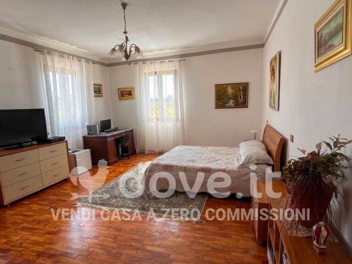 Casa con 6 locali in vendita in Via delle Tre Berte, Montepulciano