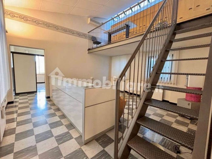 Appartamento con 6 locali in vendita in Lungarno Gambacorti, Sant'Antonio, Pisa