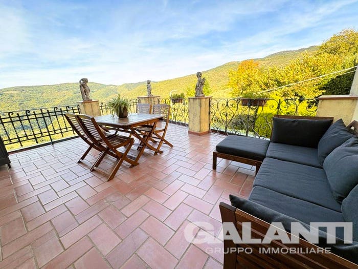 Appartamento con 6 locali in vendita in Via della Vittoria, Acone, Pontassieve