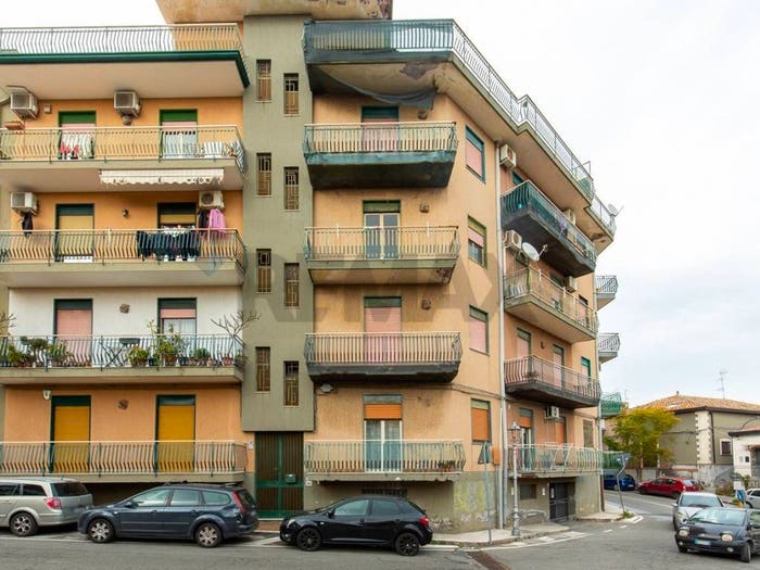 Appartamento con 5 locali in vendita in VIA DOTT GIOVANNI CHIARENZA, Centro, Aci Catena