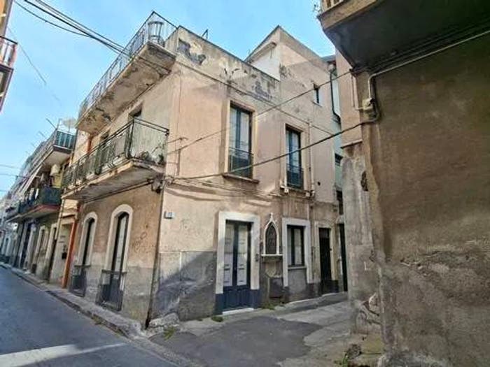 Casa con 6 locali in vendita in Via Arena, Paternò