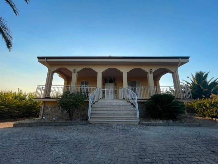 Casa con 6 locali in vendita in Campobello di Licata