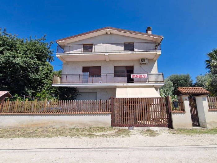 Casa con 6 locali in vendita in Campo Maggiore, Fara in Sabina