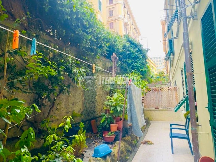 Appartamento con 6 locali in vendita in Via all'Asilo Davide e Delfina Garbarino, Dinegro, Genova
