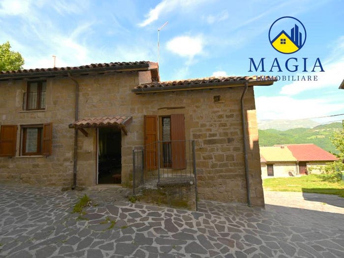 Casa con 6 locali in vendita in Frazione Abetito, Abetito, Montegallo
