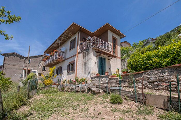 Casa trilocale in vendita in Via Villa Roma, Poggio Bustone
