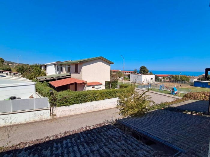 Casa trilocale in vendita in Villaggio Il Castello, Roseto Capo Spulico