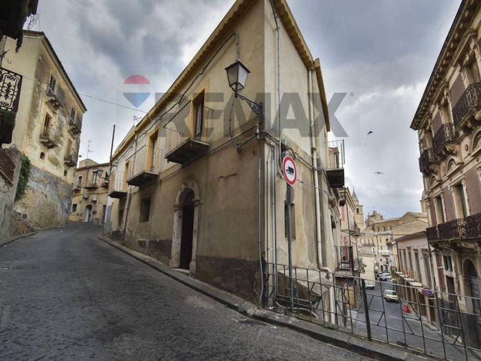 Casa con 6 locali in vendita in Via Diodorea, Agira