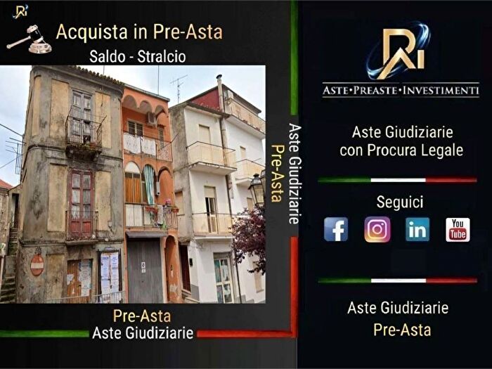Appartamento con 5 locali in vendita in Piazza Fratelli Bandiera, Centro, San Pietro a Maida