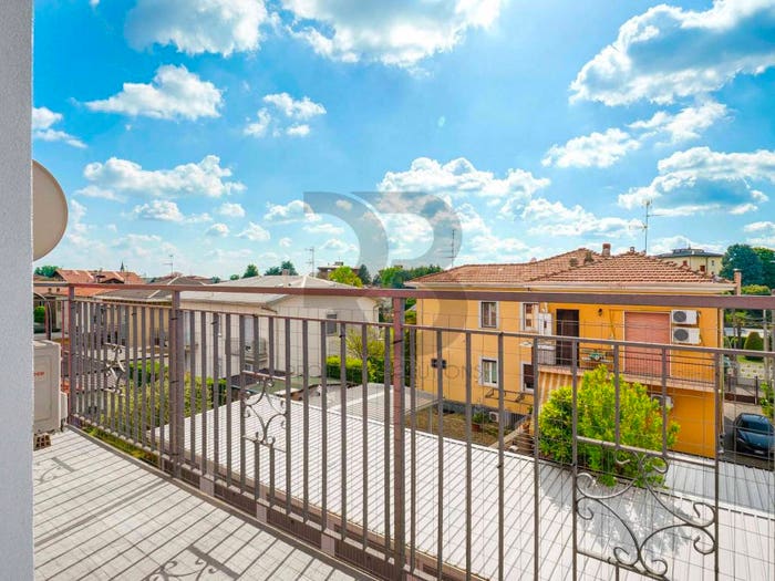 Appartamento trilocale in vendita in Via Palermo, Centro, Marnate
