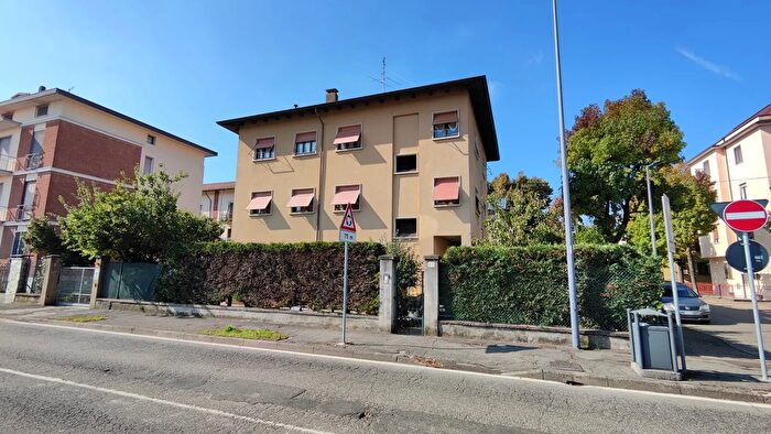 Appartamento quadrilocale in vendita in Via Montebello, Piacenza