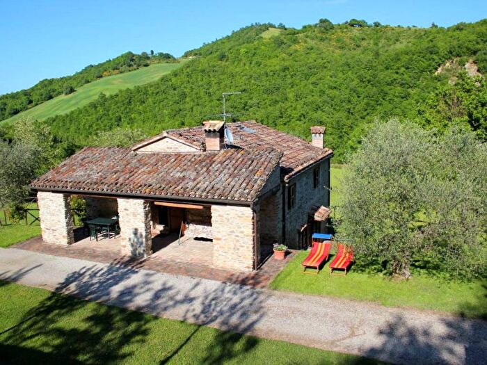 Casa con 6 locali in vendita in Via Girfalco, Urbino
