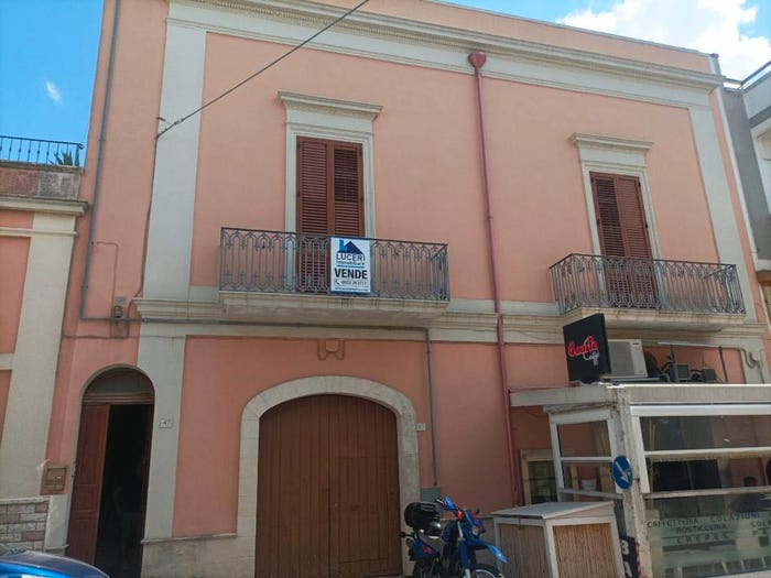 Casa con 5 locali in vendita in Via Dante Alighieri, Centro, Neviano