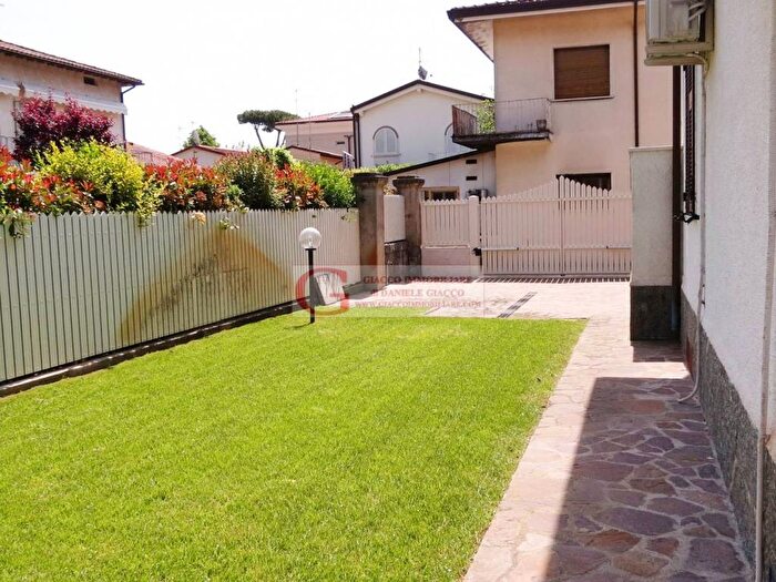 Casa con 5 locali in vendita in Via Francesco Crispi, Vittoria Apuana, Forte dei Marmi