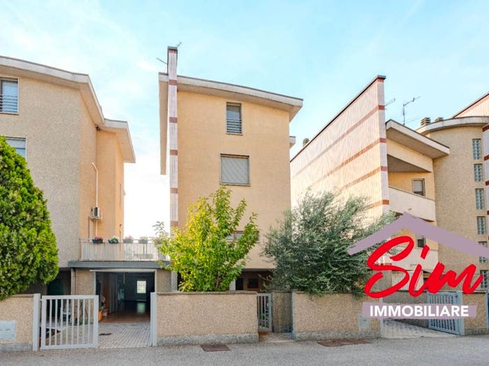 Casa con 5 locali in vendita in Via Fatti, Lumellogno Pagliate, Novara