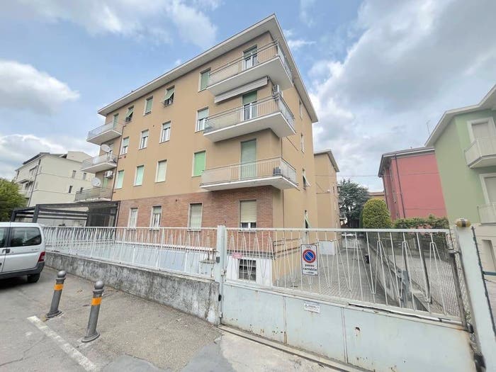 Appartamento trilocale in vendita in Via Volturno, Ospedale Volturno, Parma