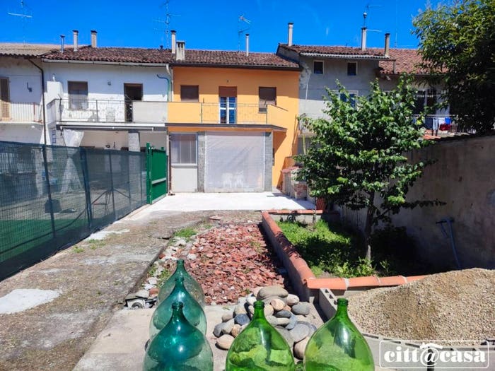 Casa con 6 locali in vendita in Lamporo