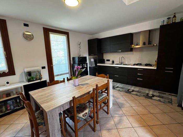 Appartamento trilocale in vendita in Via San Carlo, Centro, Montebelluna