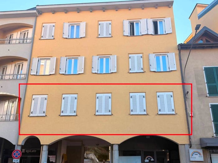 Appartamento trilocale in vendita in Via Zanoni, Centro, Lavena Ponte Tresa