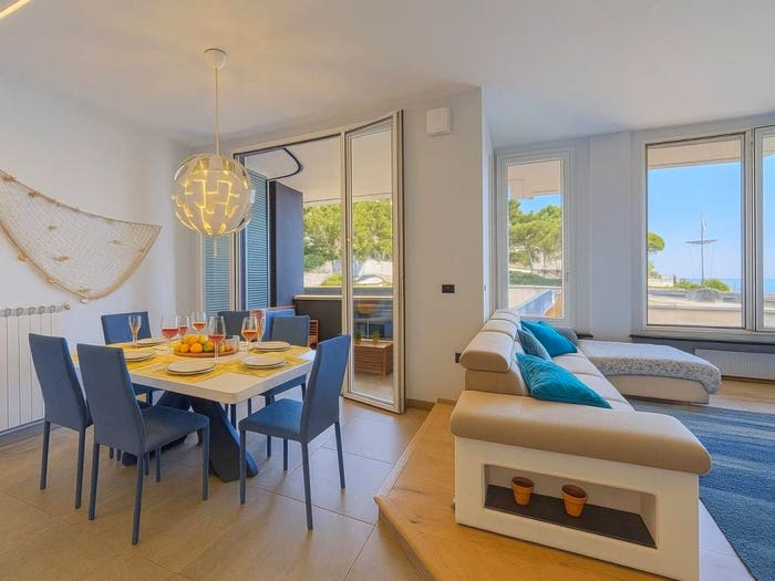 Appartamento con 5 locali in vendita in Piazza degli Ulivi, Pineta, Arenzano