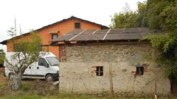 Casa con 6 locali in vendita in Via Sant'Anna, Cavour