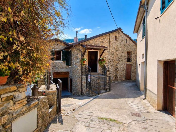 Casa trilocale in vendita in Salita Case Soprane, Acquetico, Pieve di Teco