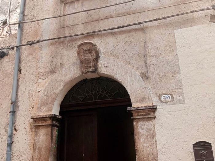 Casa con 6 locali in vendita in Via Roma, Roccamandolfi