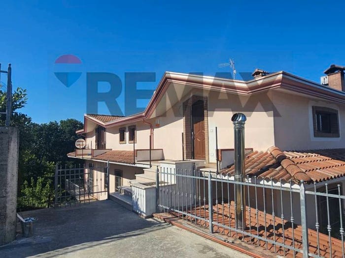 Appartamento con 6 locali in vendita in via Delcogliano raffaele, Centro, San Nazzaro