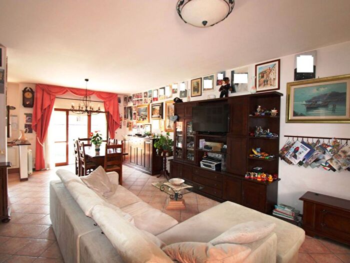 Appartamento con 6 locali in vendita in Via Giuseppe Di Vittorio, Centro, Montegranaro