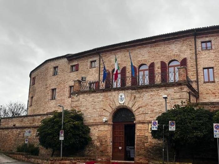 Appartamento con 6 locali in vendita in VIA FARINELLI, Centro, Falconara Marittima