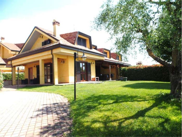 Casa con 6 locali in vendita in via Mastruccia, Madonna Della Neve, Frosinone